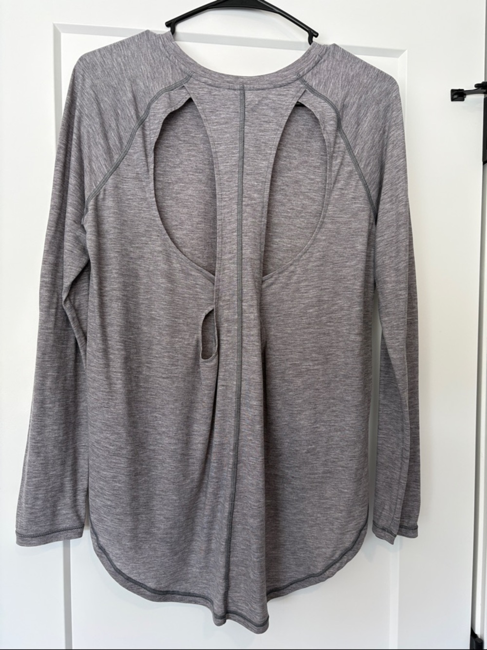 Under Armour Women's Long Sleeve Heather Gray Performance Tee - Picture 2 of 3